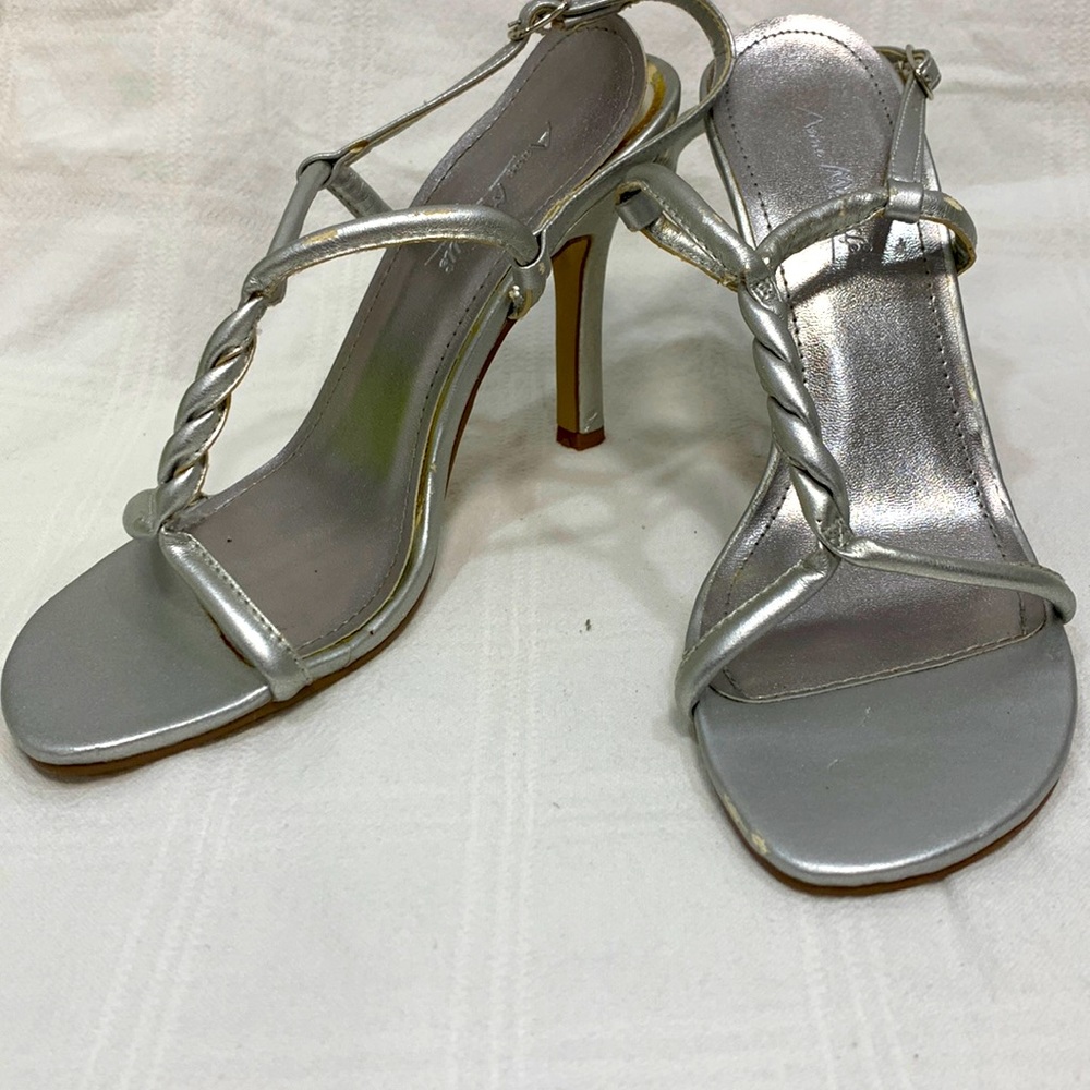 VINTAGE Y2K SILVER STRAPPY SANDALS